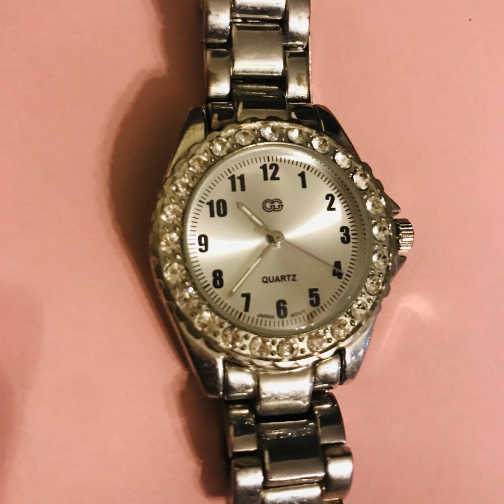 GG SILVER TONE LADIES CRYSTAL DETAILS WATCH